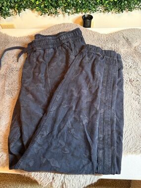 Athleta Dark Gray Camo Women's Jogger Pants Size 14